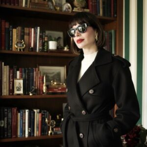 Manteau court en laine noire